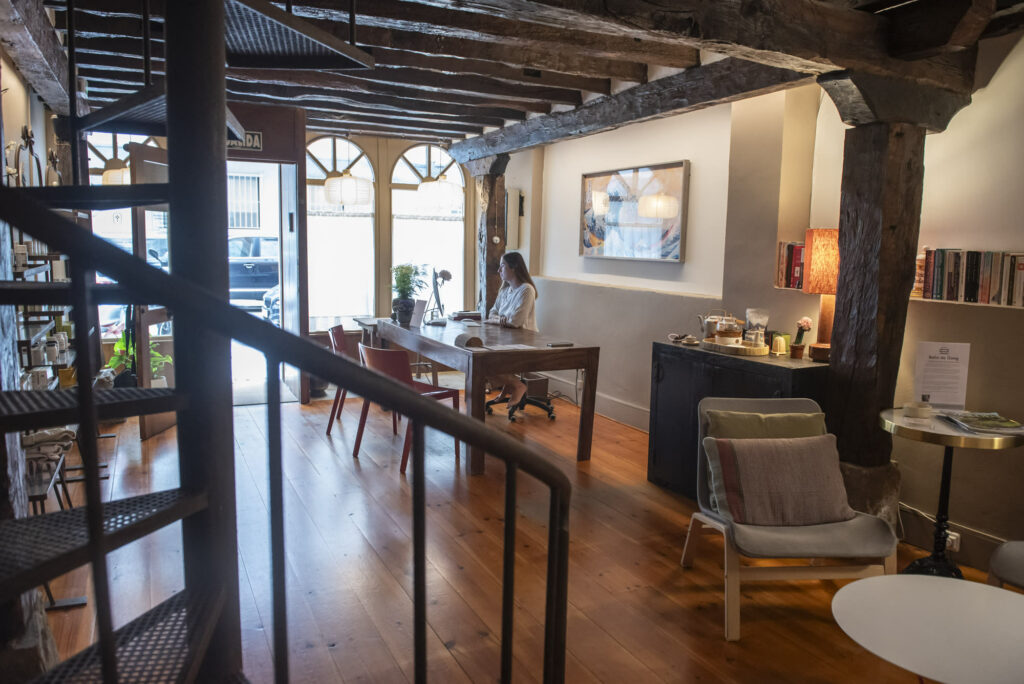 Interior del centro Art of Healing en Santander